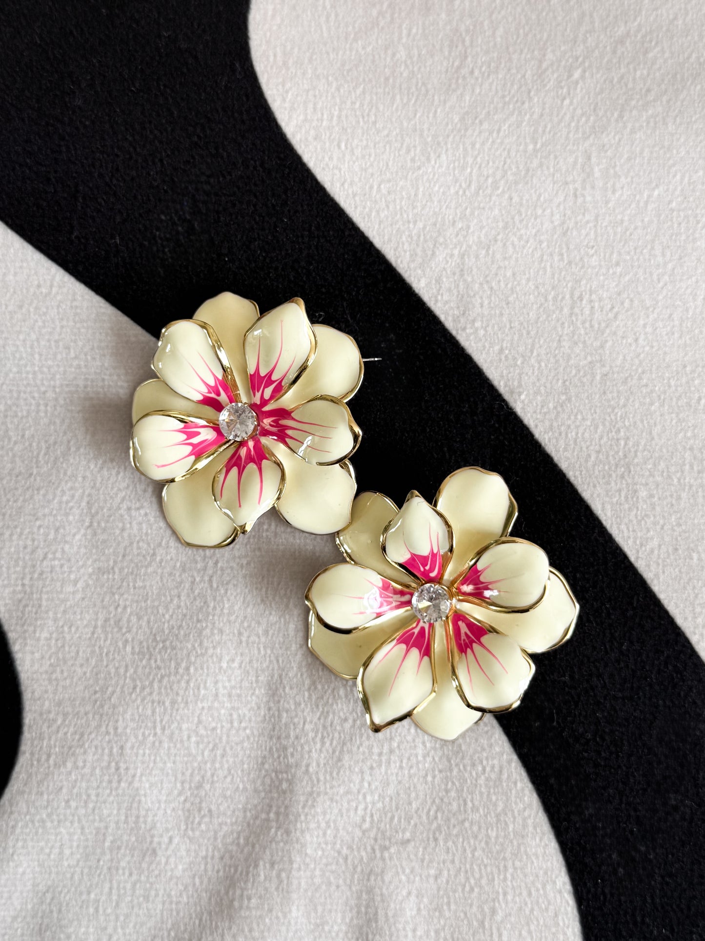 🌺 Hibiscus Bloom Earrings