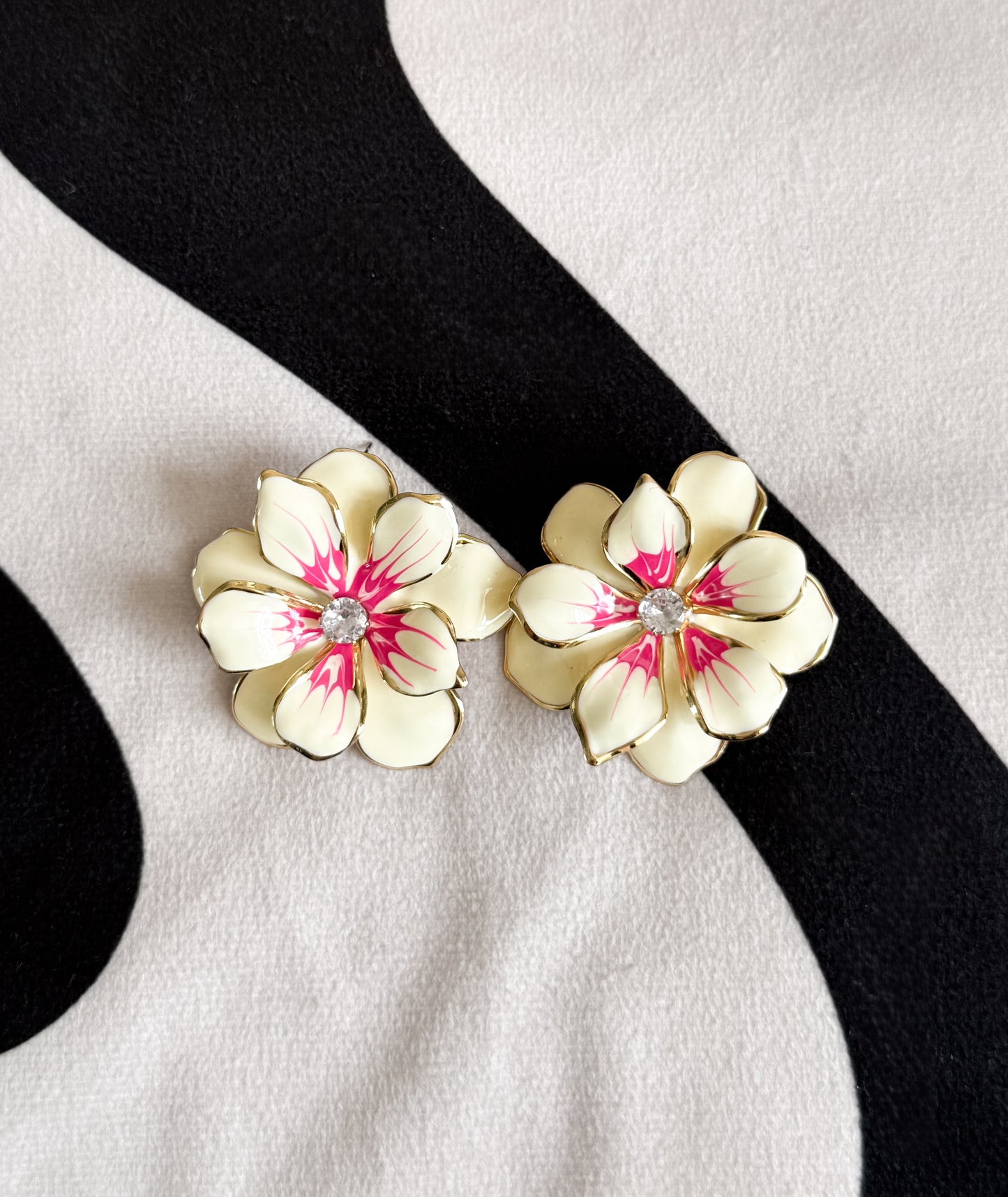 🌺 Hibiscus Bloom Earrings